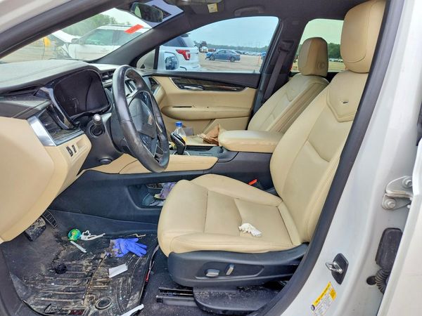 2017 CADILLAC XT5 Base