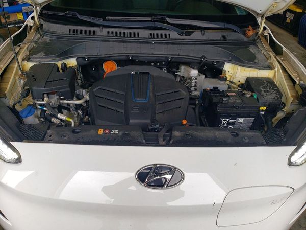2023 HYUNDAI KONA SE