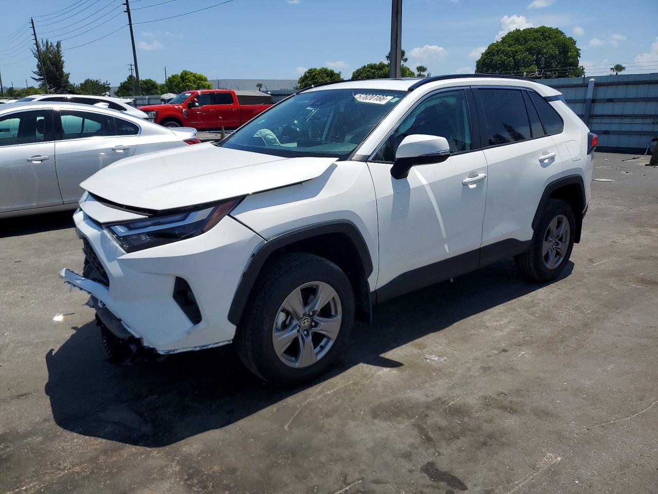 2024 TOYOTA RAV4 XLE