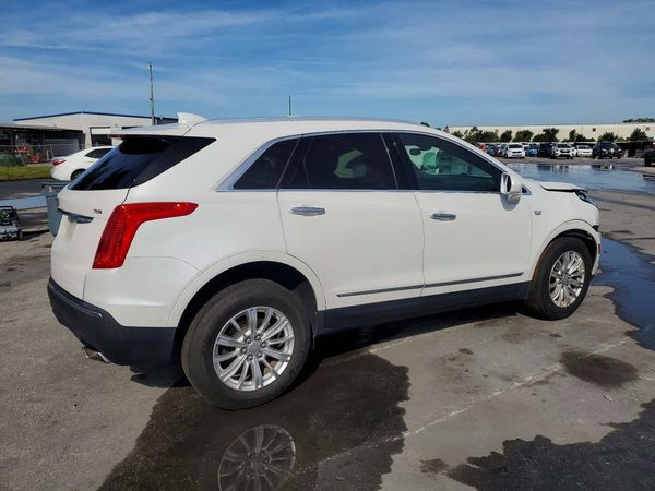 2017 CADILLAC XT5 Base
