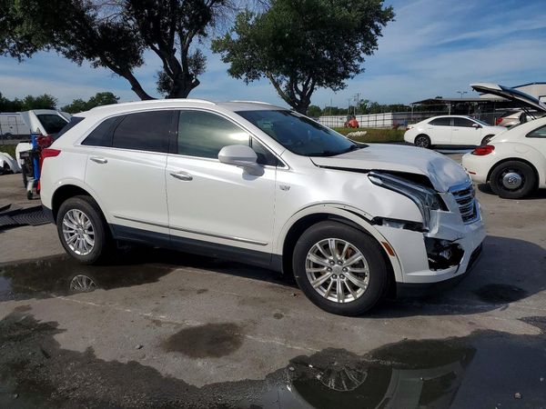 2017 CADILLAC XT5 Base