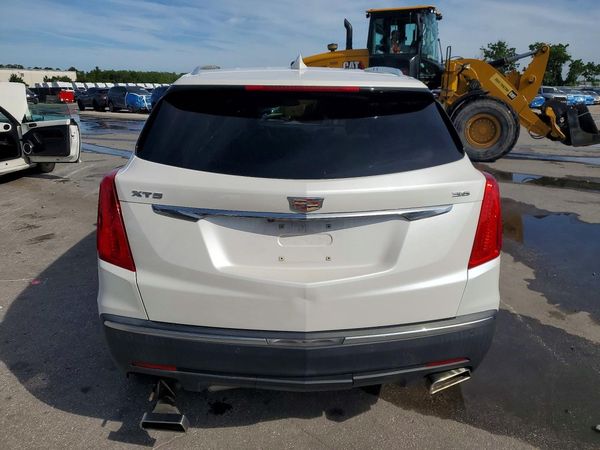 2017 CADILLAC XT5 Base