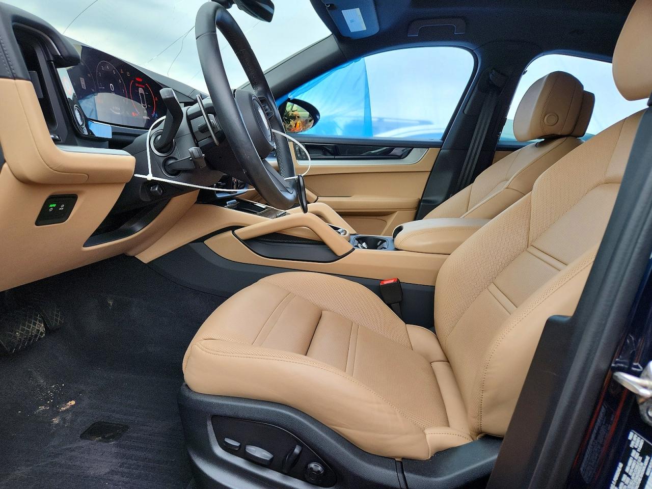 2024 PORSCHE CAYENNE Coupe