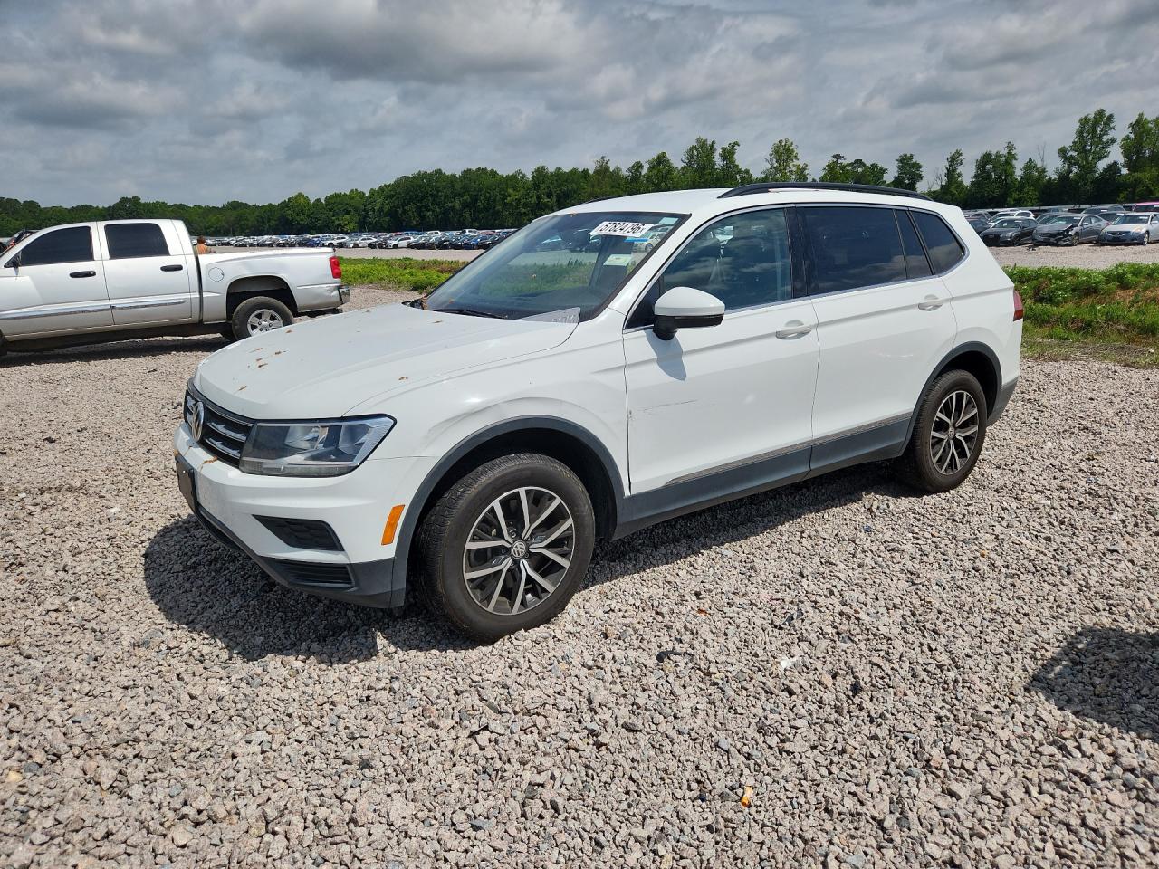 2021 VOLKSWAGEN TIGUAN — Front 3/4
