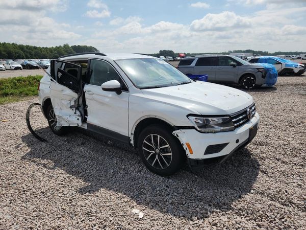 2021 VOLKSWAGEN TIGUAN — Passenger 3/4