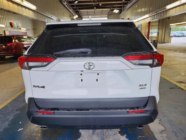 2019 TOYOTA RAV4 XLE Premium