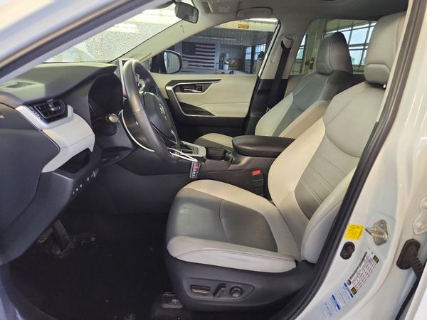 2019 TOYOTA RAV4 XLE Premium