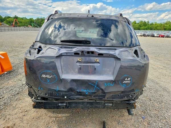 2018 TOYOTA RAV4 LE