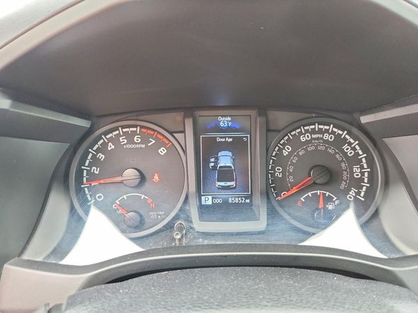 2022 TOYOTA TACOMA SR5