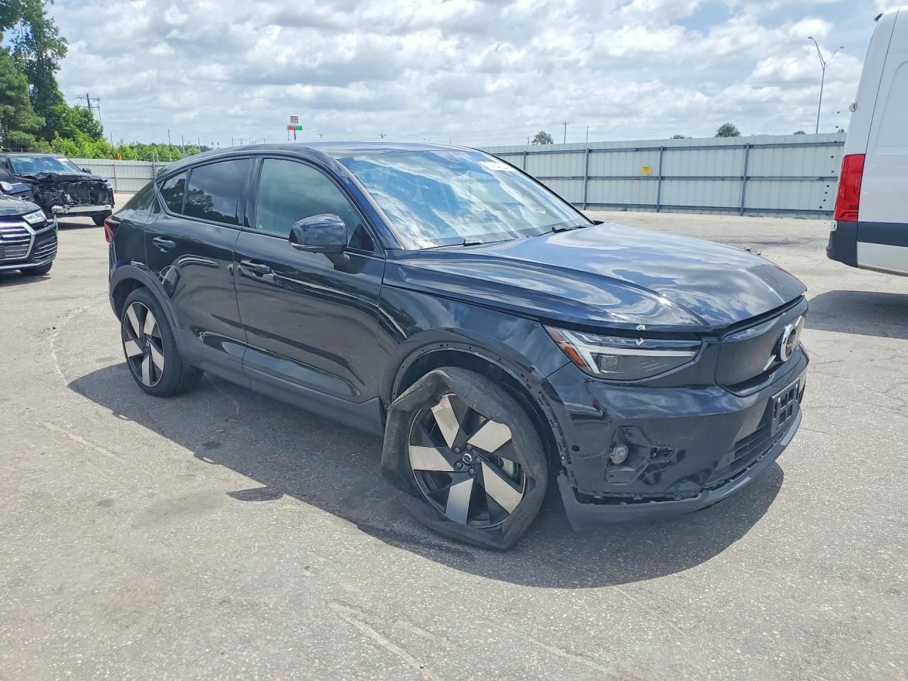 2024 VOLVO C40 Ultimate Dark