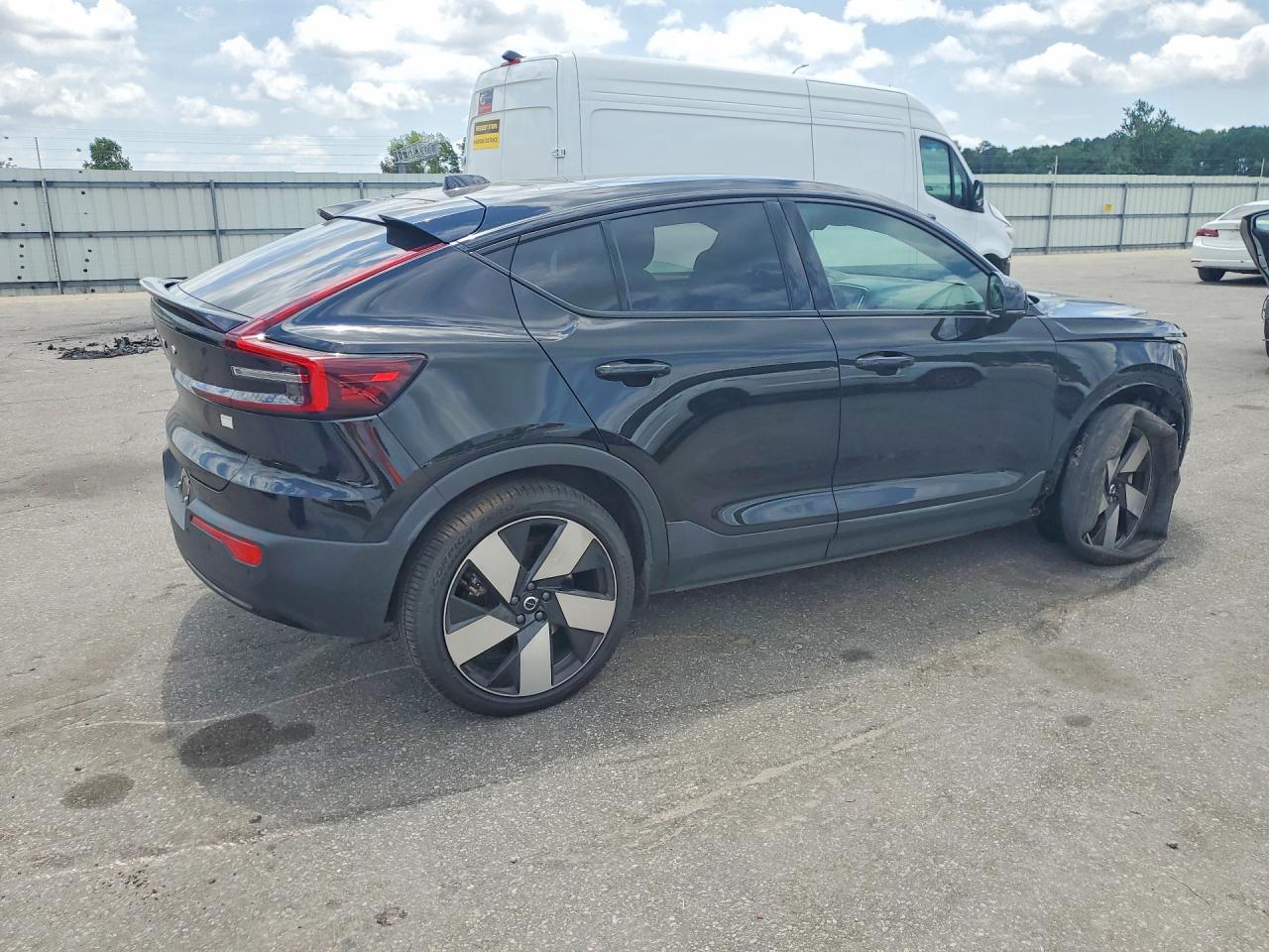 2024 VOLVO C40 Ultimate Dark