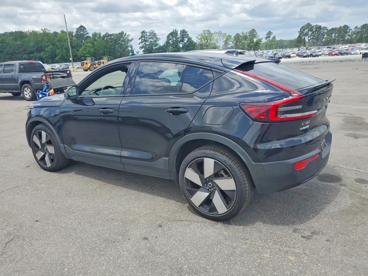 2024 VOLVO C40 Ultimate Dark