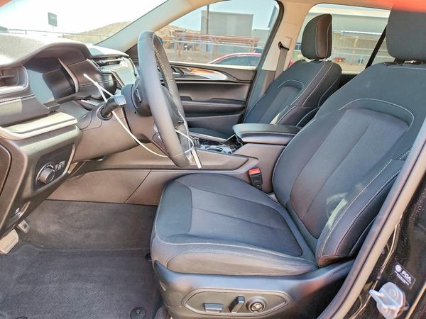 2023 JEEP GRAND CHEROKEE LAREDO 4X4