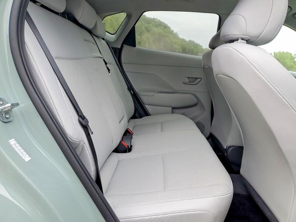 2024 HYUNDAI KONA SE