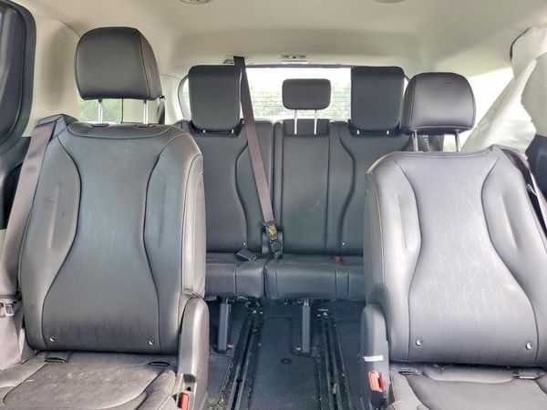2024 KIA CARNIVAL LX, LX Seat Package