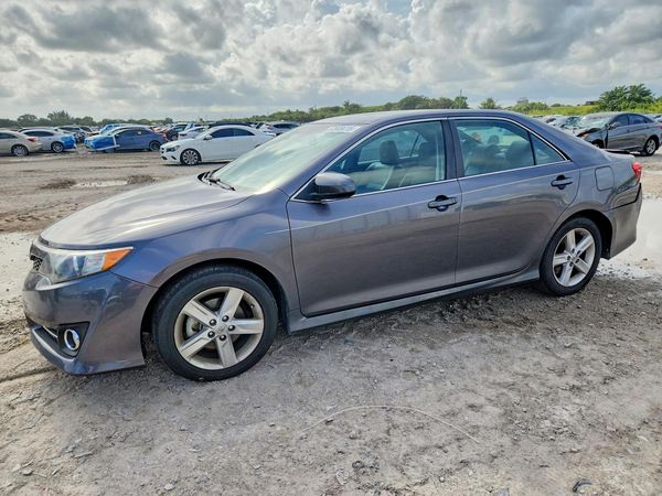 2014 TOYOTA CAMRY
