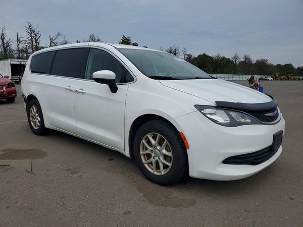 2020 CHRYSLER VOYAGER
