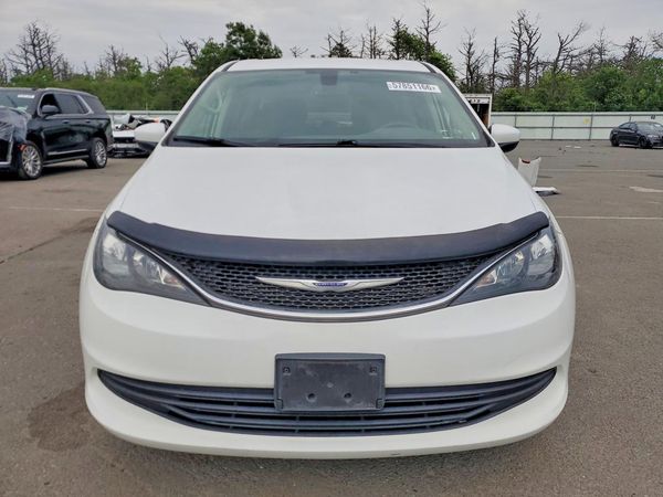 2020 CHRYSLER VOYAGER