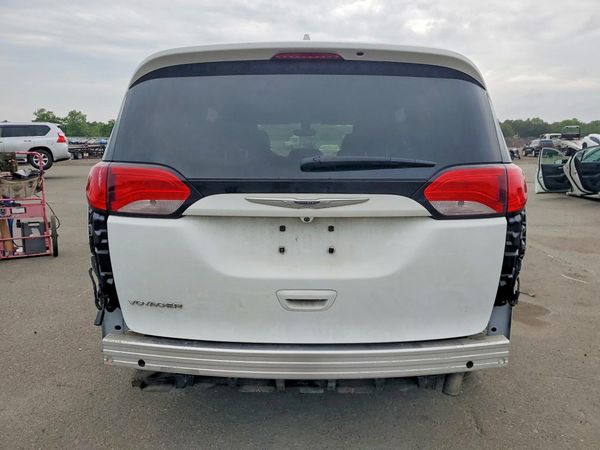 2020 CHRYSLER VOYAGER