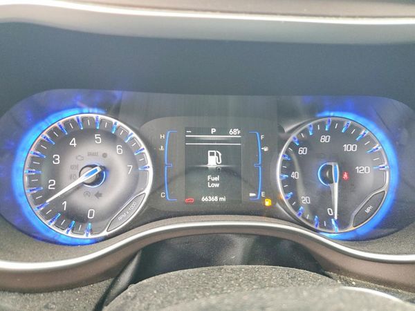 2020 CHRYSLER VOYAGER