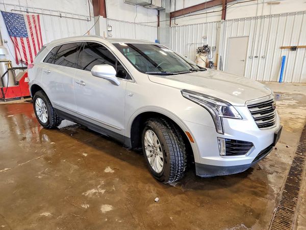 2017 CADILLAC XT5