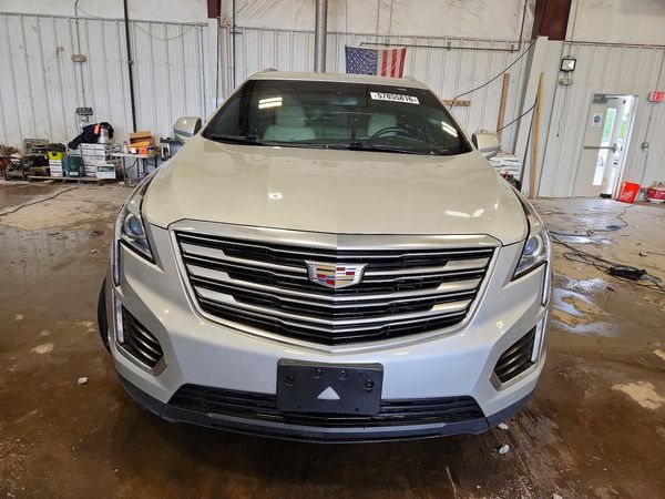 2017 CADILLAC XT5