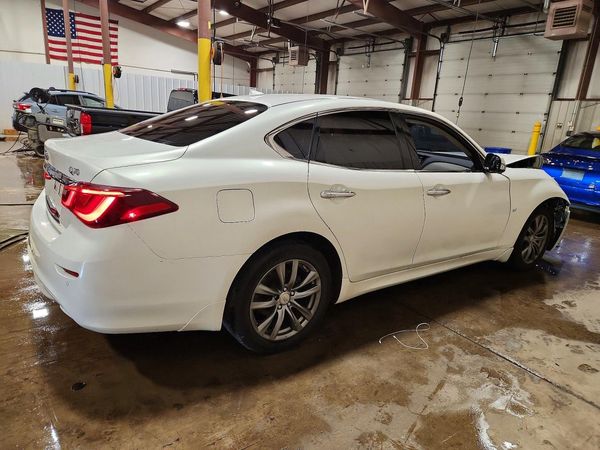 2015 INFINITI Q70
