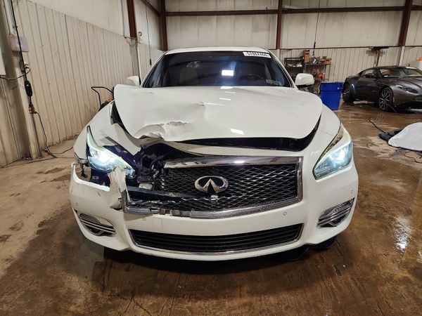 2015 INFINITI Q70