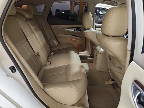 2015 INFINITI Q70