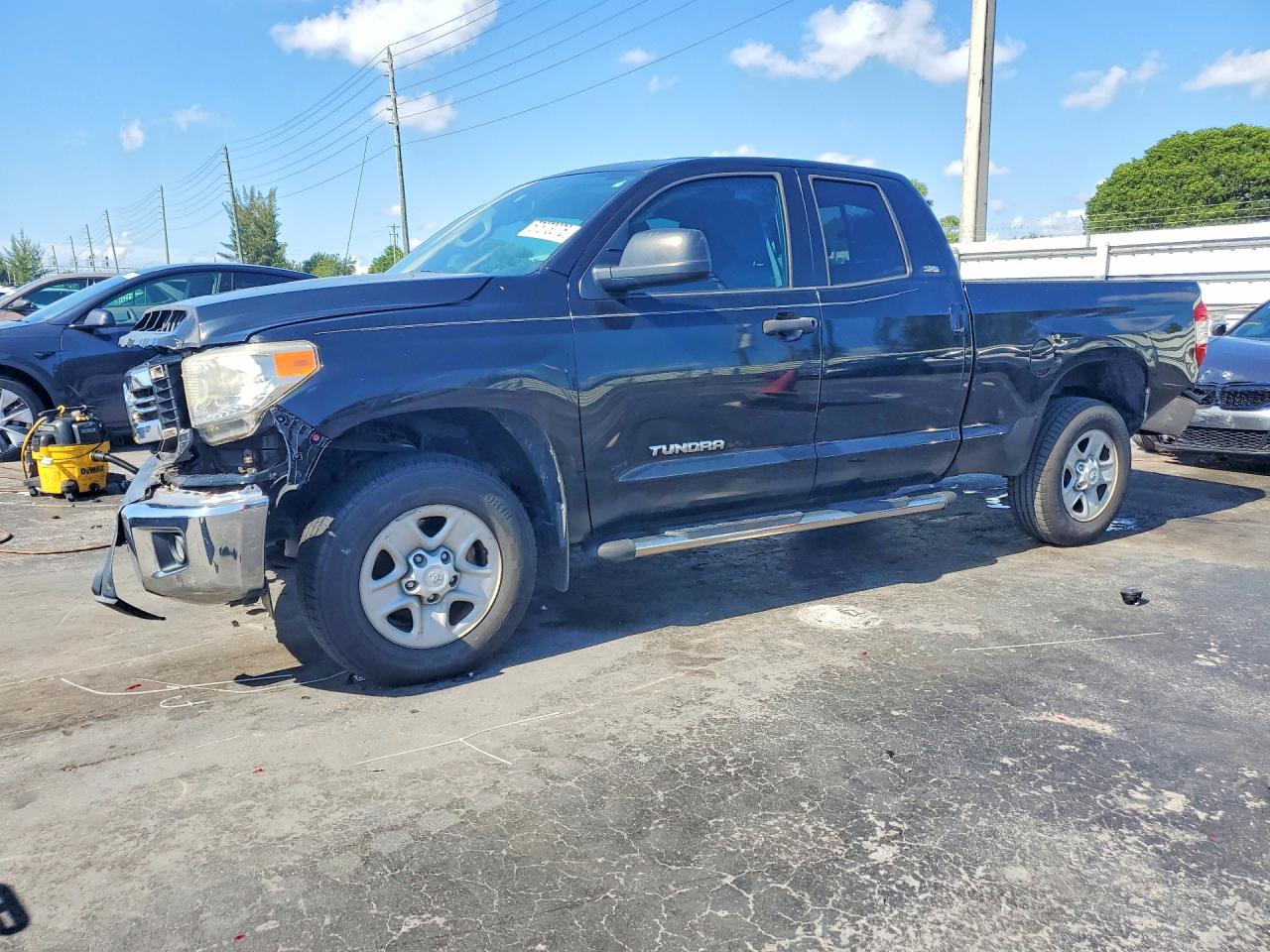 2016 TOYOTA TUNDRA SR/SR5 — Front 3/4
