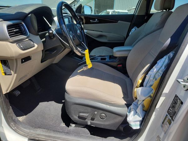 2016 KIA SORENTO L / LX