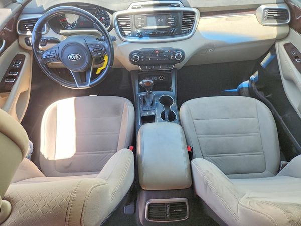 2016 KIA SORENTO L / LX
