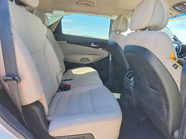 2016 KIA SORENTO L / LX