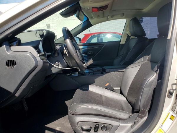 2020 LEXUS ES