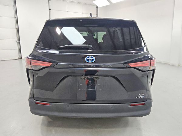 2022 TOYOTA SIENNA XLE