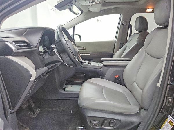 2022 TOYOTA SIENNA XLE