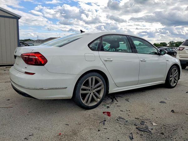 2018 VOLKSWAGEN PASSAT S, R-Line