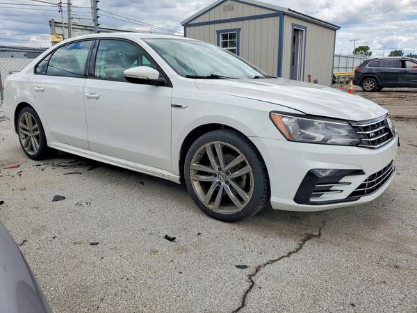 2018 VOLKSWAGEN PASSAT S, R-Line