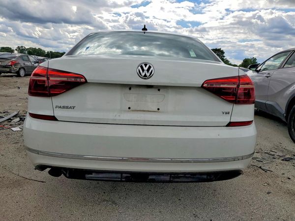 2018 VOLKSWAGEN PASSAT S, R-Line
