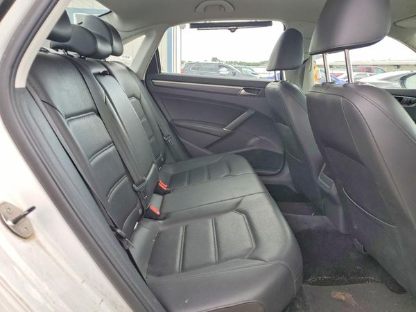 2018 VOLKSWAGEN PASSAT S, R-Line