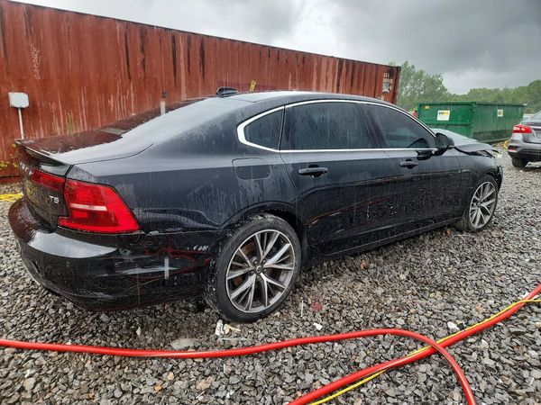 2018 VOLVO S90 Momentum
