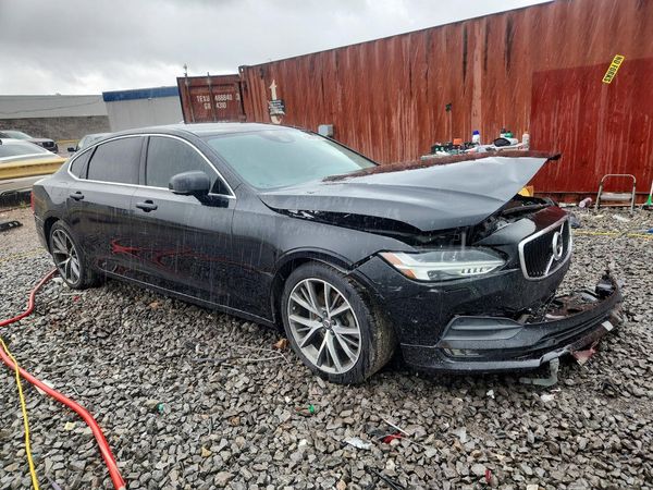 2018 VOLVO S90 Momentum