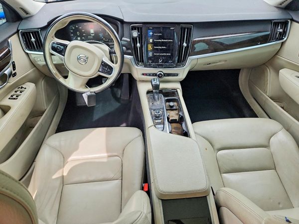 2018 VOLVO S90 Momentum