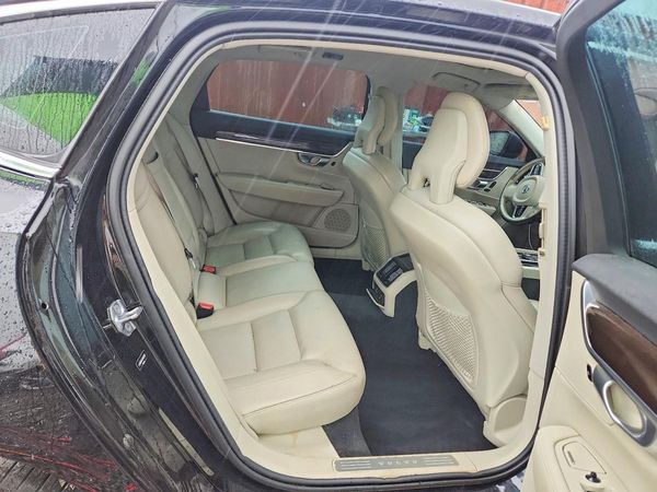 2018 VOLVO S90 Momentum