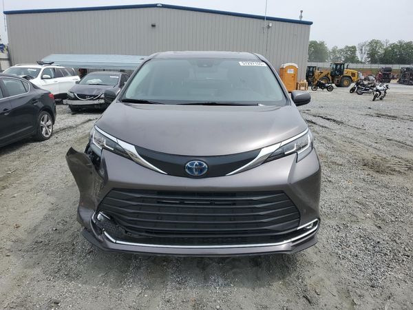 2022 TOYOTA SIENNA XLE — DIRF