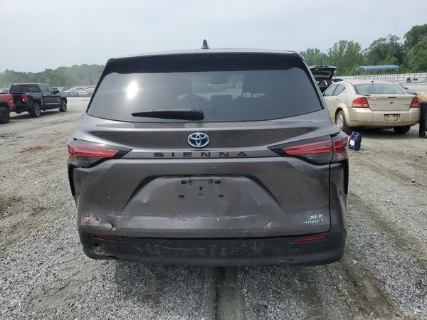 2022 TOYOTA SIENNA XLE — DIRR