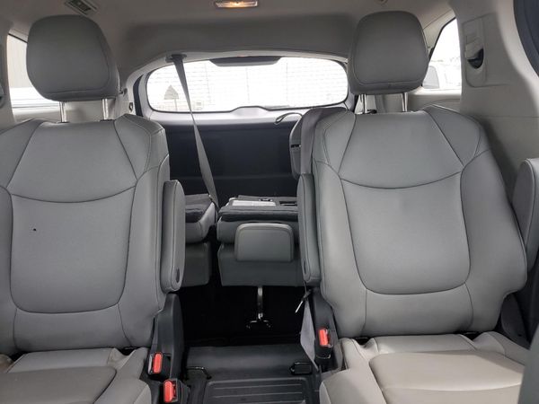 2022 TOYOTA SIENNA XLE — SUVN