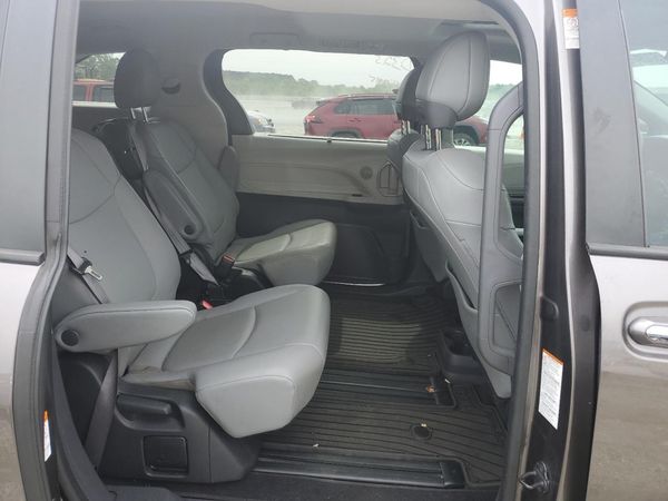 2022 TOYOTA SIENNA XLE — PSRS