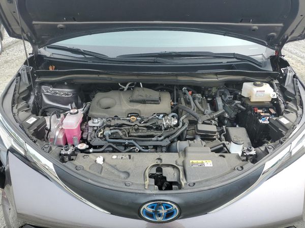 2022 TOYOTA SIENNA XLE — Engine bay