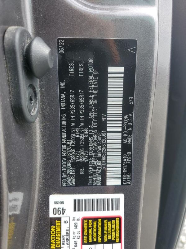 2022 TOYOTA SIENNA XLE — VINS